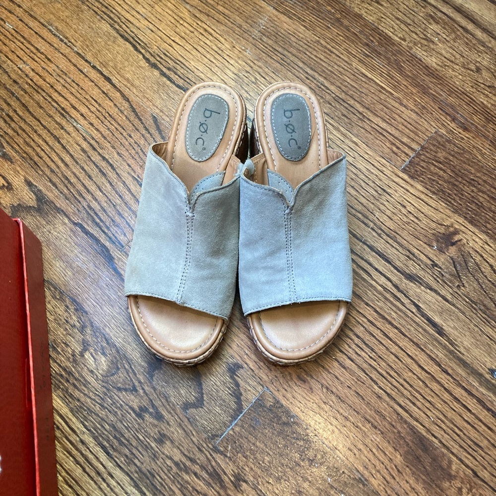 b.o.c.. Wedges Gray Size 6